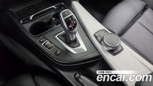 BMW 3-Series 2018 — photo 12
