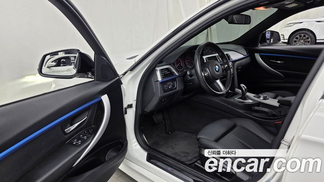 BMW 3-Series 2018 — photo 13