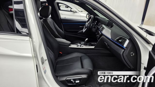BMW 3-Series 2018 — photo 17