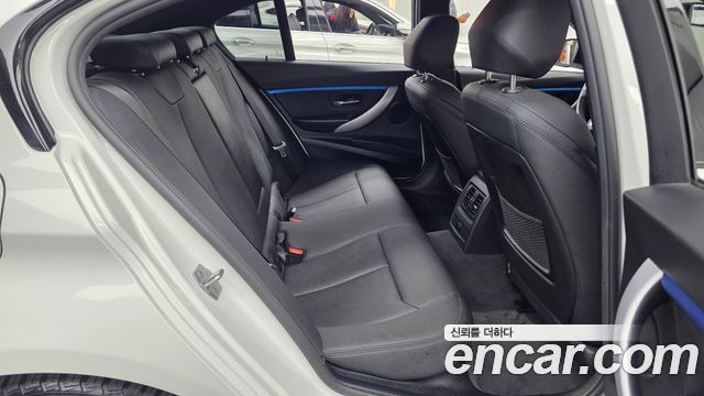 BMW 3-Series 2018 — photo 18