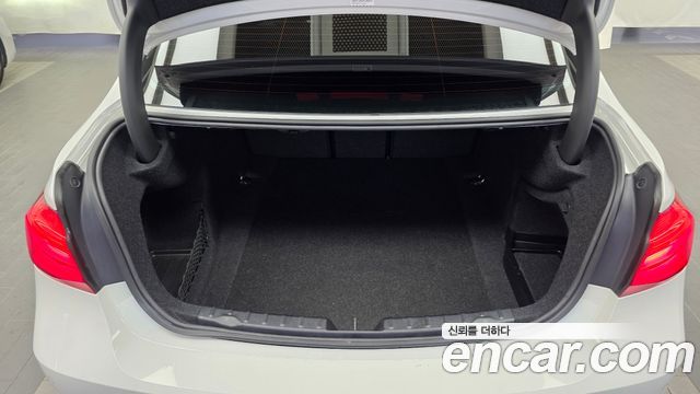 BMW 3-Series 2018 — photo 26