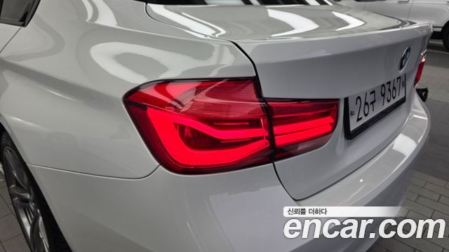 BMW 3-Series 2018 — photo 9
