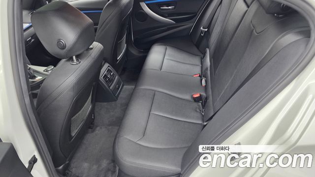 BMW 3-Series 2018 — photo 16