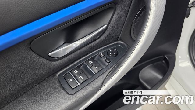 BMW 3-Series 2018 — photo 27