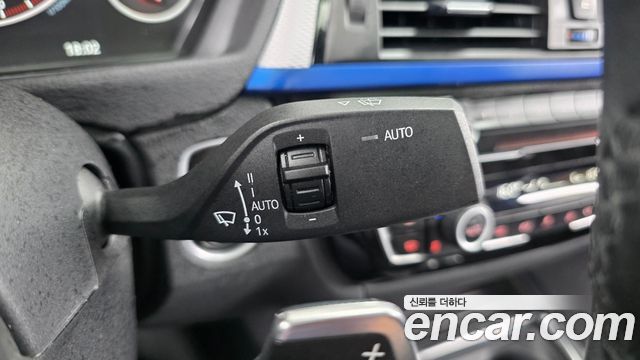 BMW 3-Series 2018 — photo 30