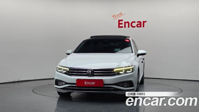 Volkswagen Passat 2022 — photo 3
