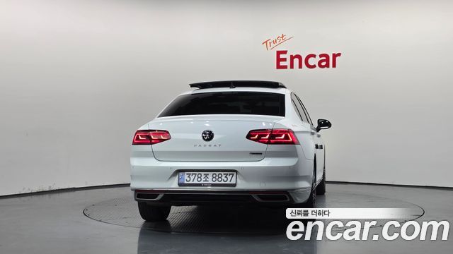 Volkswagen Passat 2022 — photo 4