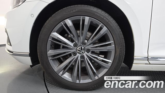 Volkswagen Passat 2022 — photo 5