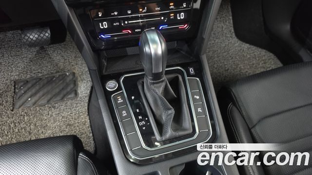 Volkswagen Passat 2022 — photo 12