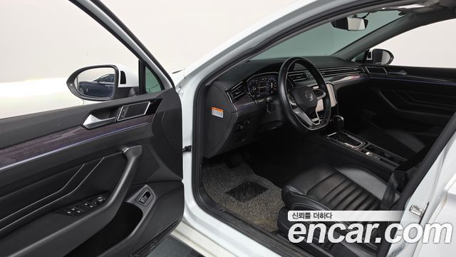 Volkswagen Passat 2022 — photo 13