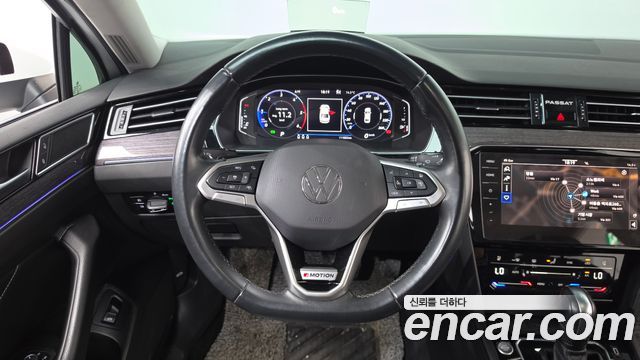 Volkswagen Passat 2022 — photo 18