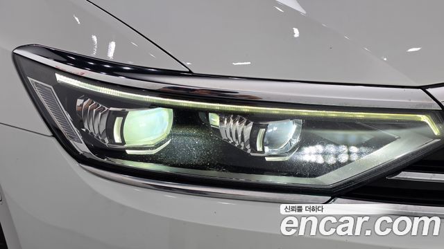 Volkswagen Passat 2022 — photo 8