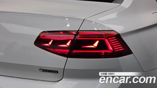 Volkswagen Passat 2022 — photo 9