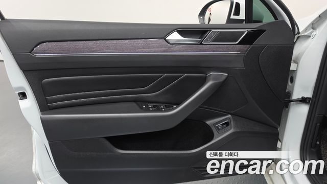 Volkswagen Passat 2022 — photo 14