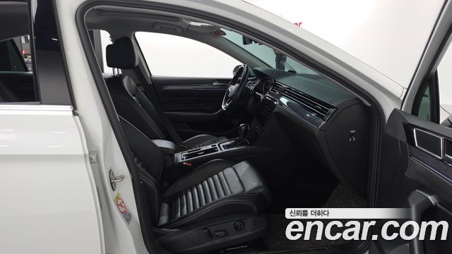 Volkswagen Passat 2022 — photo 16