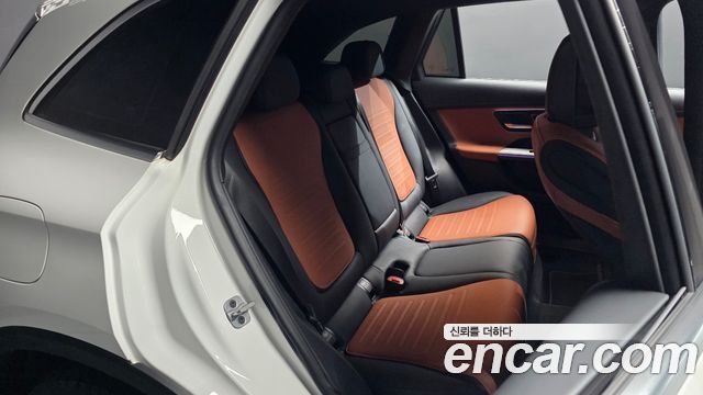 Mercedes-Benz GLC-Class 2023 — photo 17