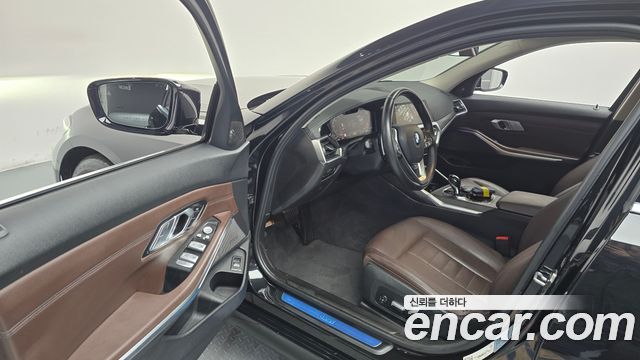 BMW 3-Series 2021 — photo 13