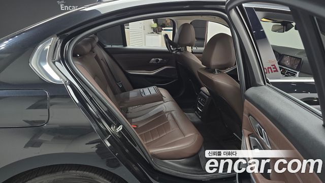 BMW 3-Series 2021 — photo 17