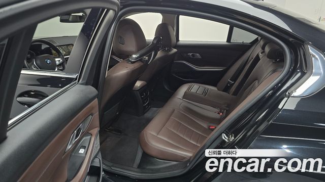 BMW 3-Series 2021 — photo 18