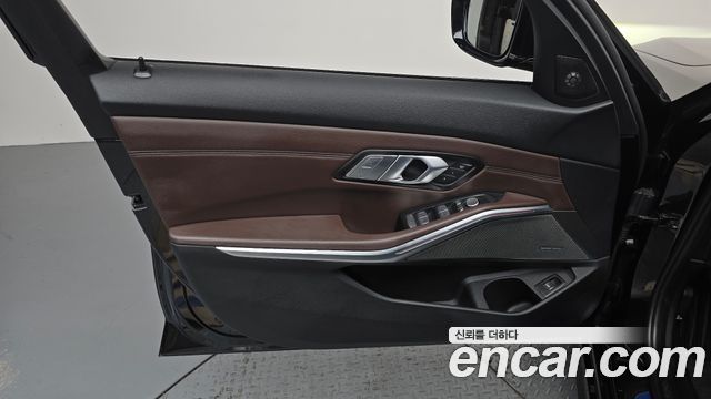BMW 3-Series 2021 — photo 14