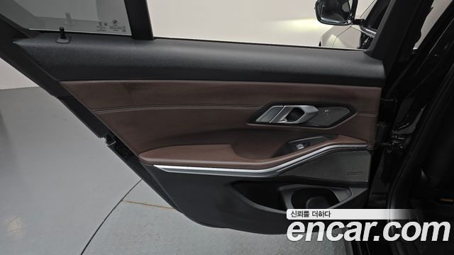 BMW 3-Series 2021 — photo 15
