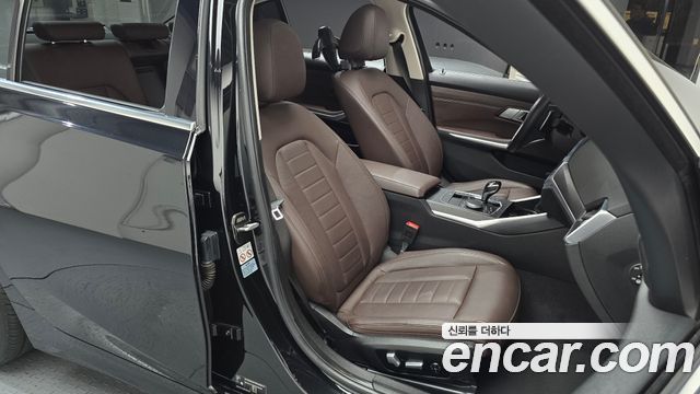 BMW 3-Series 2021 — photo 16