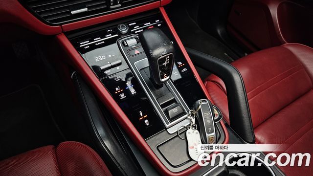 Porsche Cayenne 2020 — photo 12