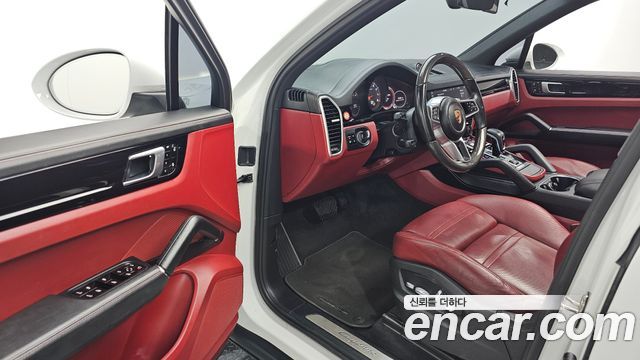 Porsche Cayenne 2020 — photo 17