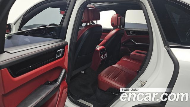 Porsche Cayenne 2020 — photo 18