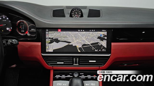 Porsche Cayenne 2020 — photo 20