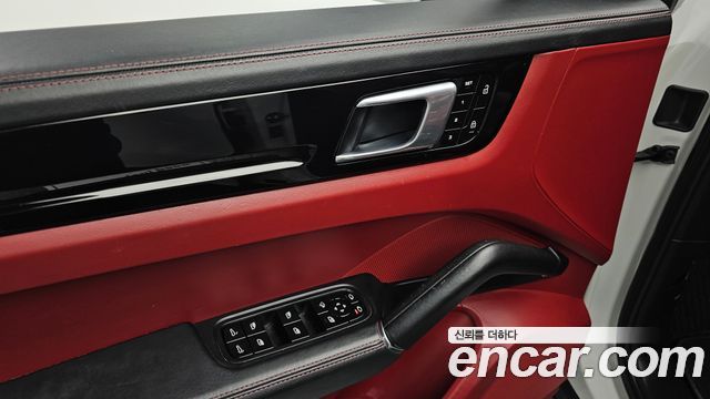 Porsche Cayenne 2020 — photo 25