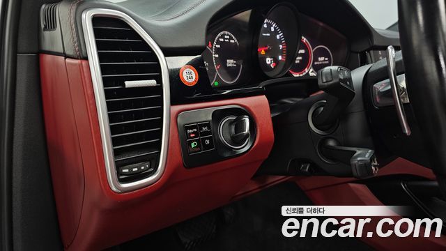 Porsche Cayenne 2020 — photo 26