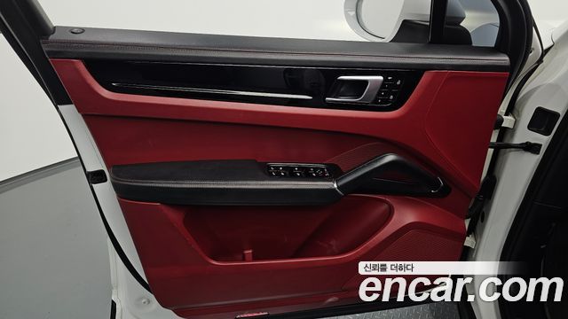 Porsche Cayenne 2020 — photo 14