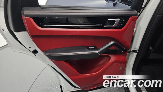 Porsche Cayenne 2020 — photo 15