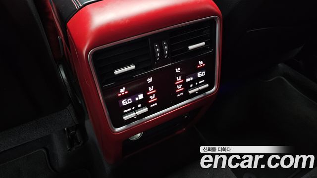 Porsche Cayenne 2020 — photo 27