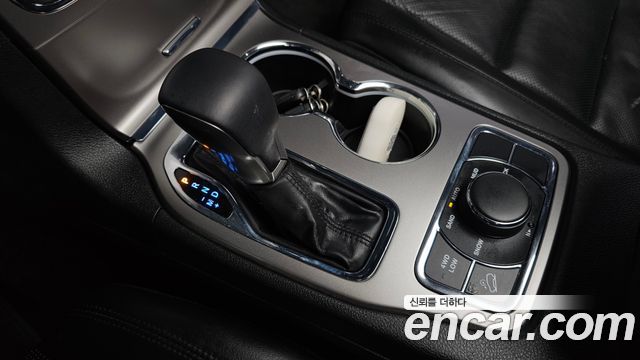 Jeep Cherokee 2018 — photo 12