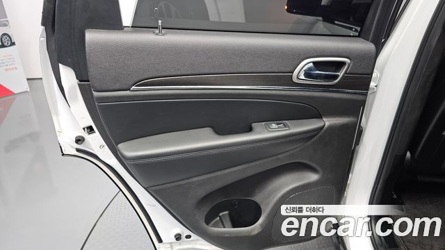 Jeep Cherokee 2018 — photo 15