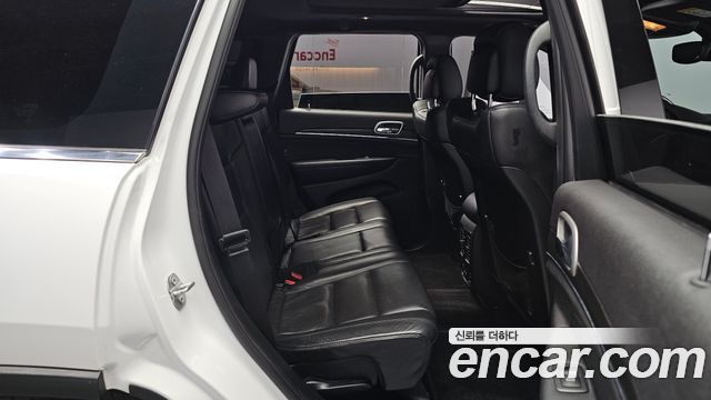 Jeep Cherokee 2018 — photo 16