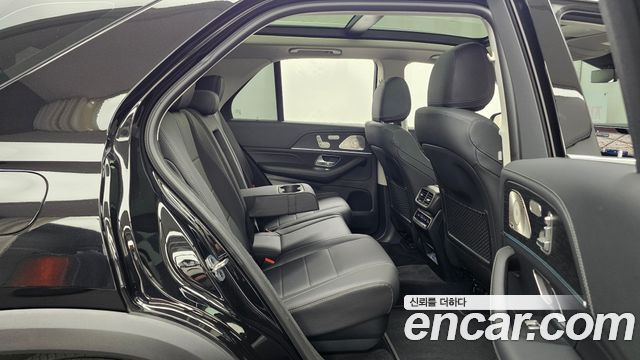 Mercedes-Benz GLE-Class 2026 — photo 17