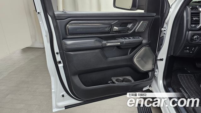Dodge Ram Pick Up 2020 — photo 14
