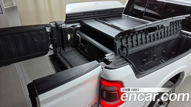 Dodge Ram Pick Up 2020 — photo 31