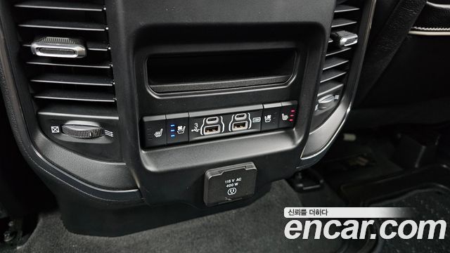 Dodge Ram Pick Up 2020 — photo 32
