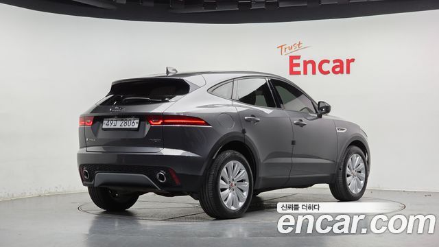 Jaguar E-PACE 2018 — photo 2