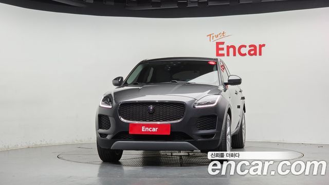 Jaguar E-PACE 2018 — photo 3