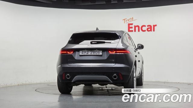 Jaguar E-PACE 2018 — photo 4