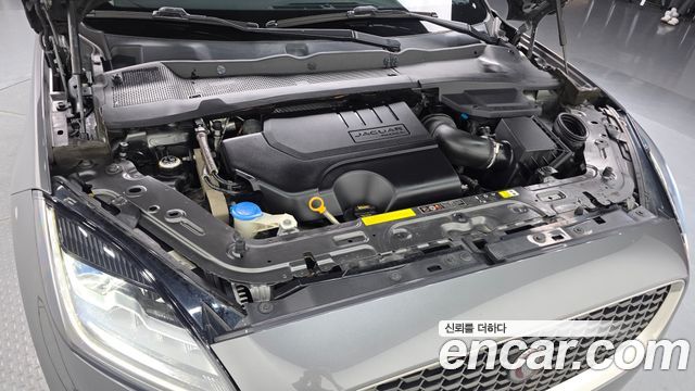 Jaguar E-PACE 2018 — photo 6