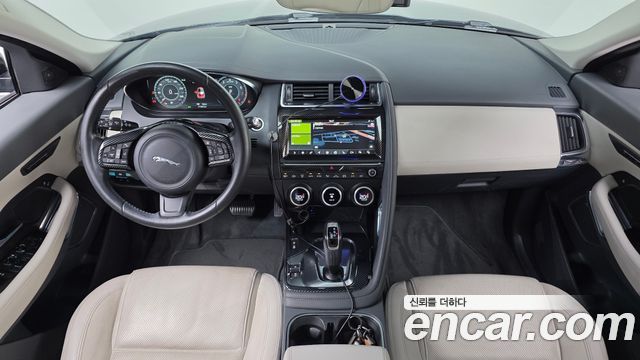 Jaguar E-PACE 2018 — photo 7