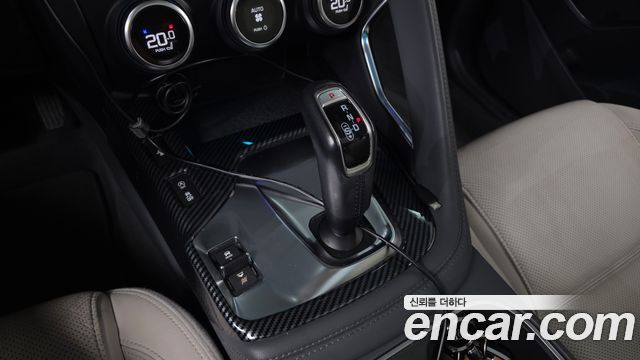 Jaguar E-PACE 2018 — photo 9