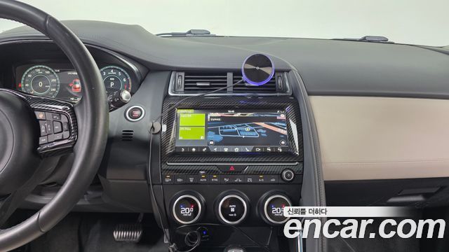 Jaguar E-PACE 2018 — photo 14
