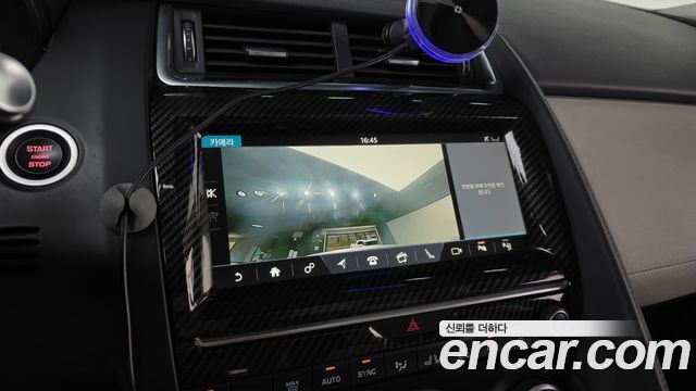 Jaguar E-PACE 2018 — photo 15